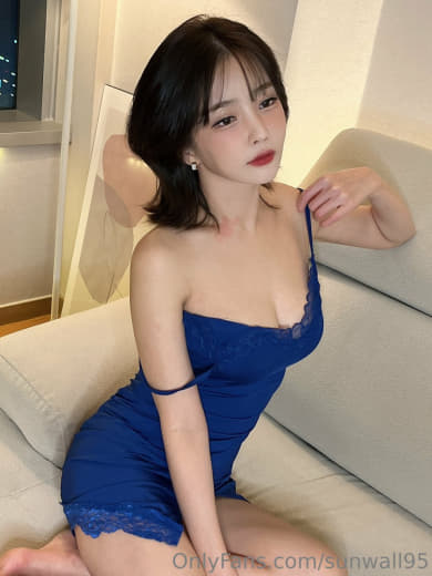 【2023-04-06】Getting more horny outside ❤️.m4v